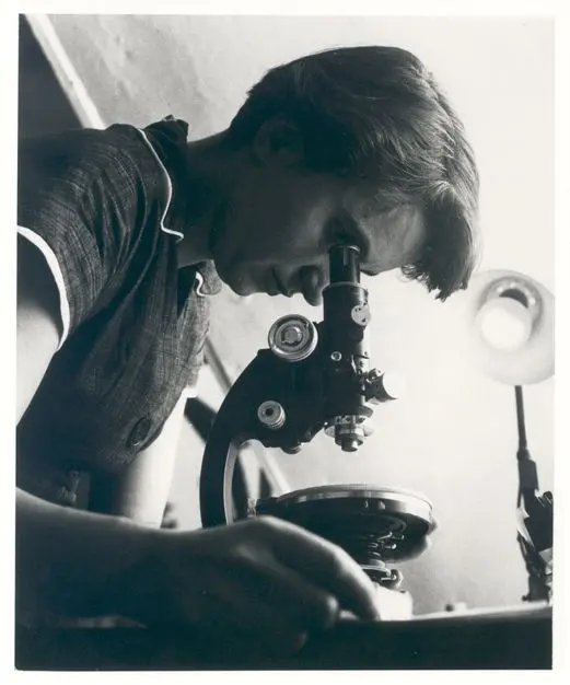 Rosalind Franklin’s work earned Nobel Prizes – but not to her. © Credit: Rosalind Franklin by Jenifer Glynn is licensed under CC BY 4.0
